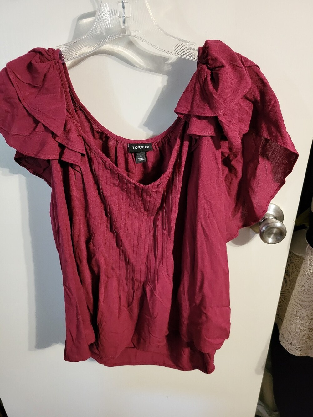 TORRID BURGUNDY RUFFLE TOP SIZE 0
